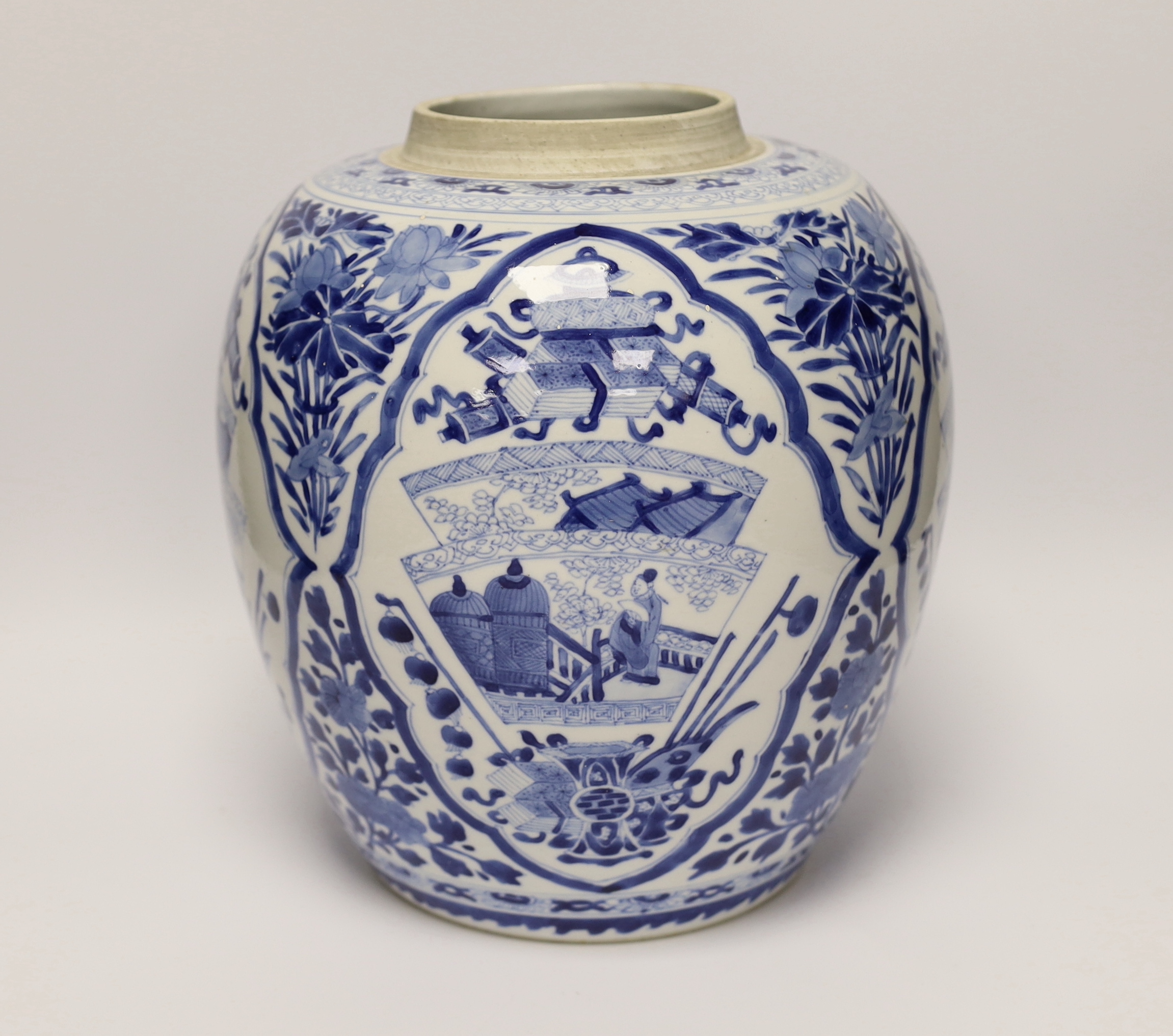 A large 19th century Chinese blue and white jar, 27cm high